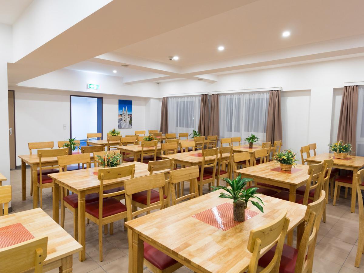 Winbudget "Bed&Breakfast" ウィーナー・ノイシュタット エクステリア 写真