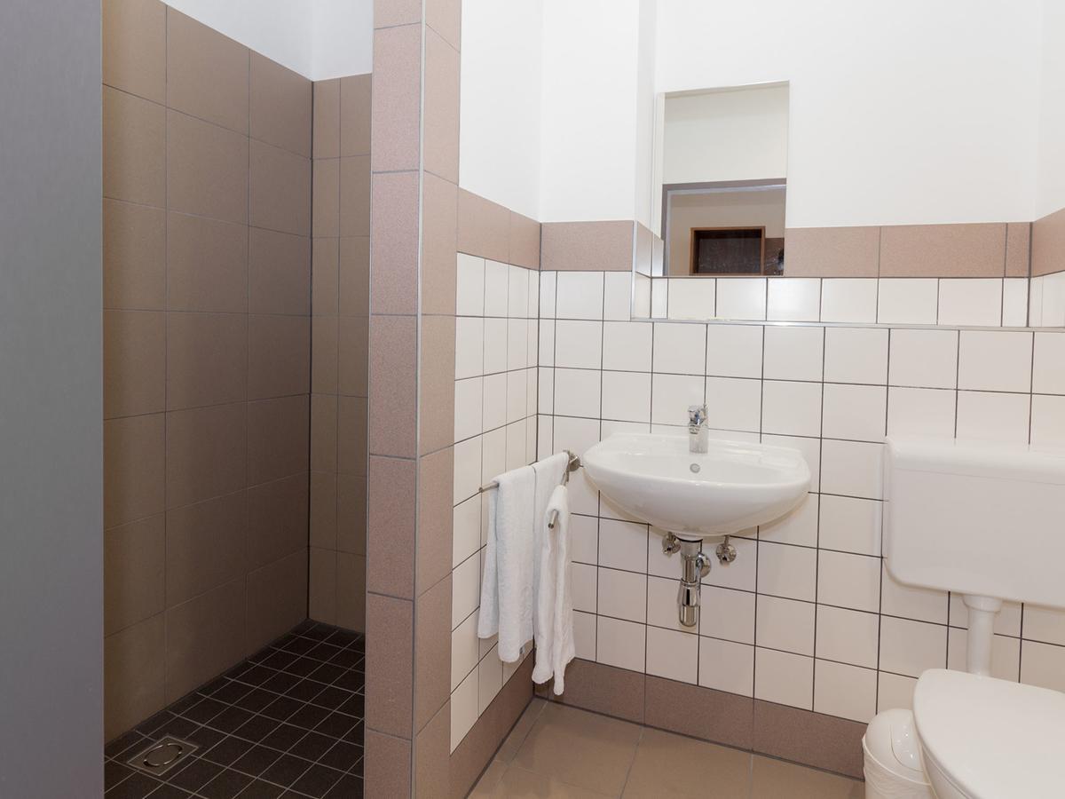 Winbudget "Bed&Breakfast" ウィーナー・ノイシュタット エクステリア 写真